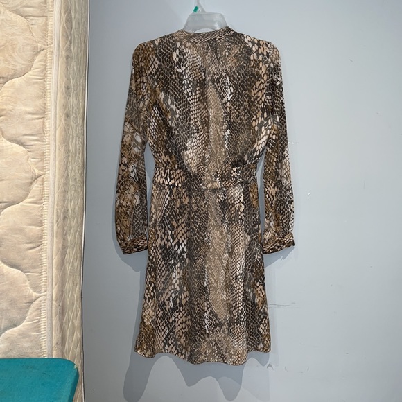 H&M snake print dress. US 2. - Picture 5 of 6